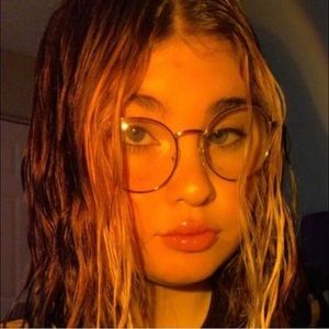 Meet your Posher, Desiree